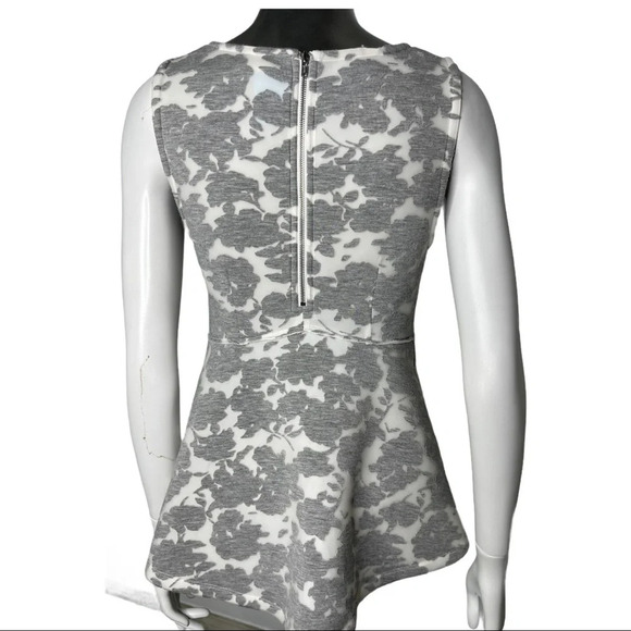 Anthropologie Akemi + Kin Floral Peplum Top Grey  Size Small - Picture 7 of 8